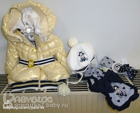 Продается очень красивая курточка Monnalisa