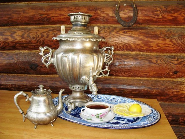 У самовара...)))