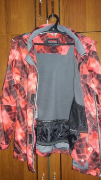 Продам осеннюю куртку для мал рост 170 см недорого