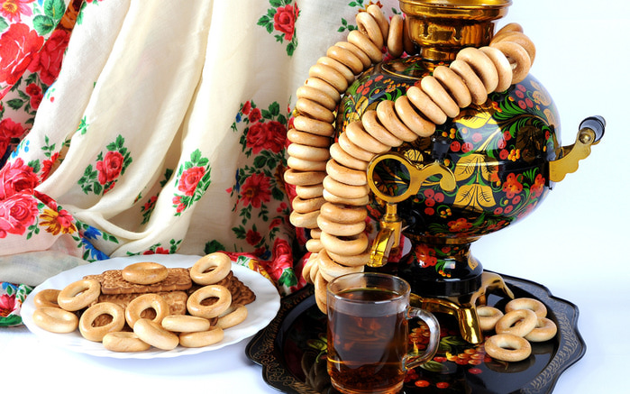 У самовара...)))