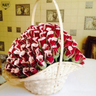 Букеты из конфет и торты из памперсов