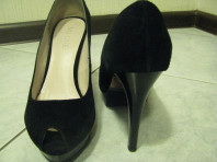 Замшевые туфли.