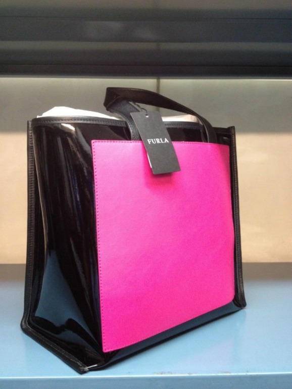 Продам новую сумку Furla Divide it оригинал! 8800 руб