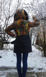 Яркий пуховик IKAUS
