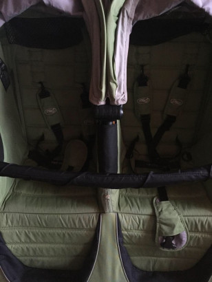 Коляска для двойняшек.