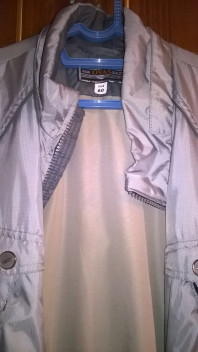 Продам ветровку для мальчика рост 164 см недорого