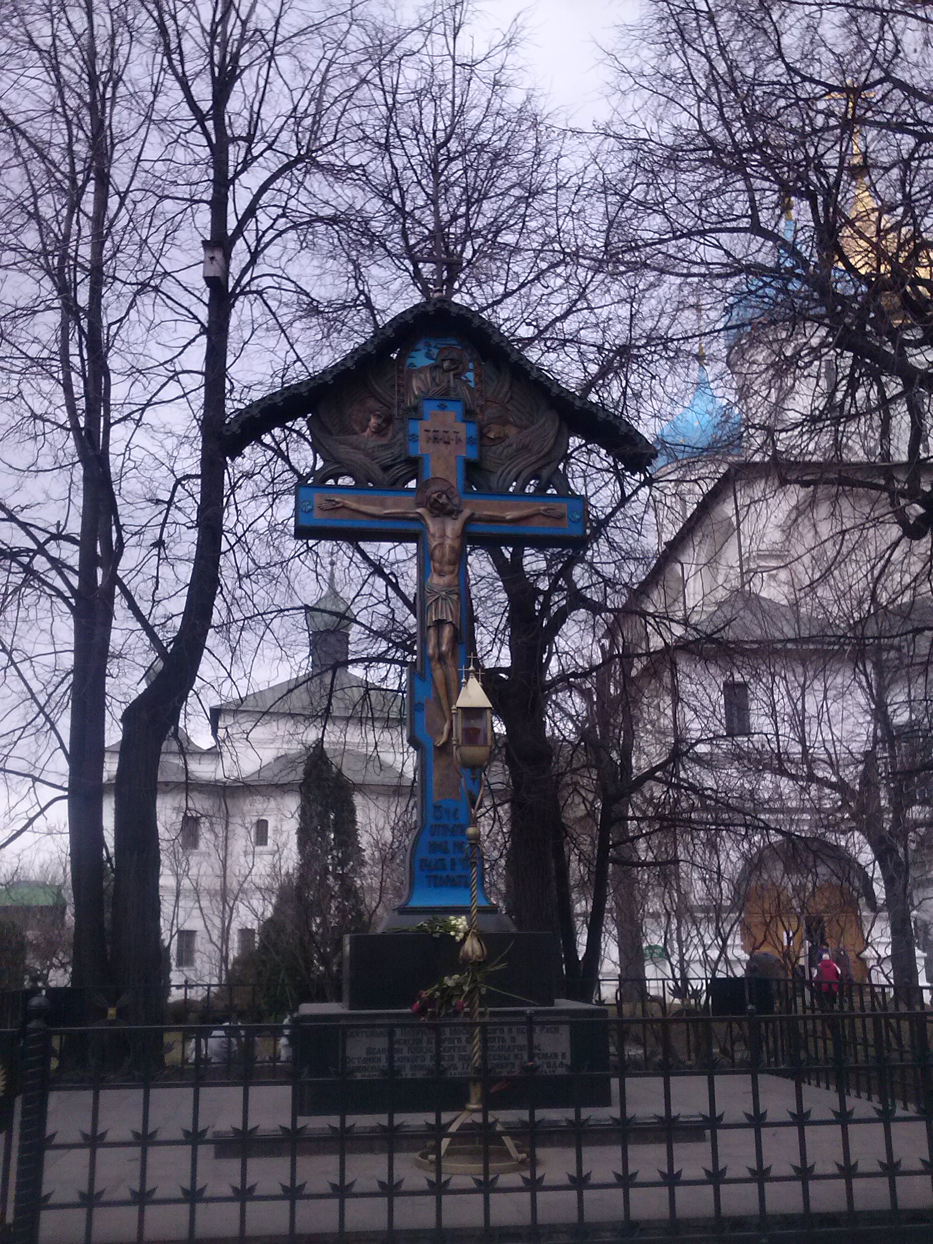 Кто посещает монастыри в Москве, расскажите про свои ощущения.