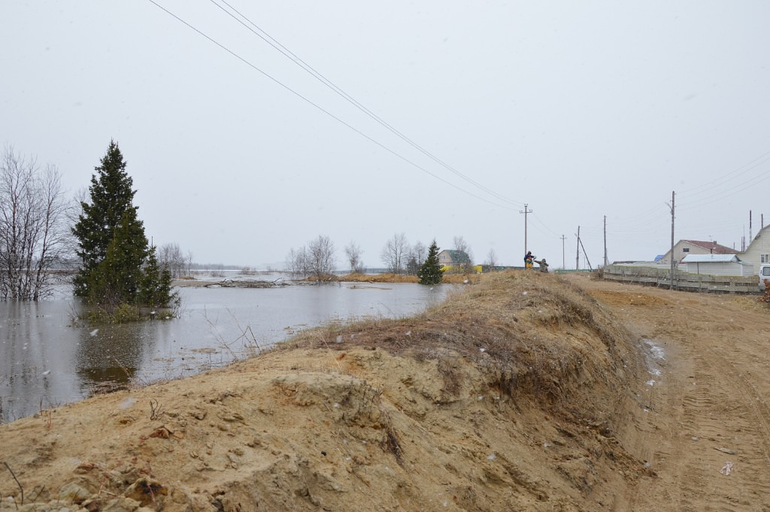 Немного честно натыренных чужих фотографий и одно видео про МЧС.