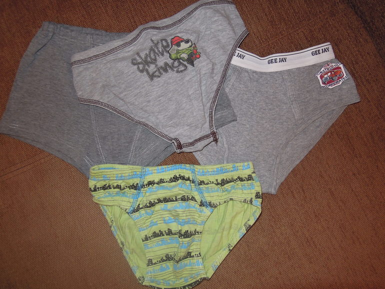 Мальчишкам от 3-7 лет(есть готовые комплекты).Москва,почта.