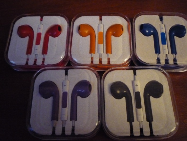 Цветные наушники для Apple