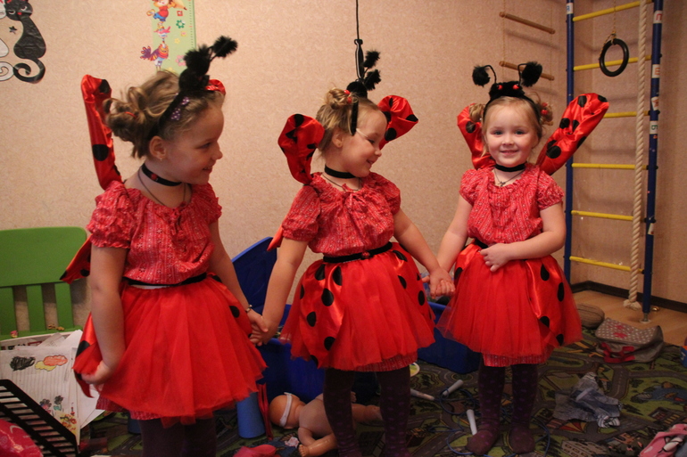 растить тройняшек - это счастье