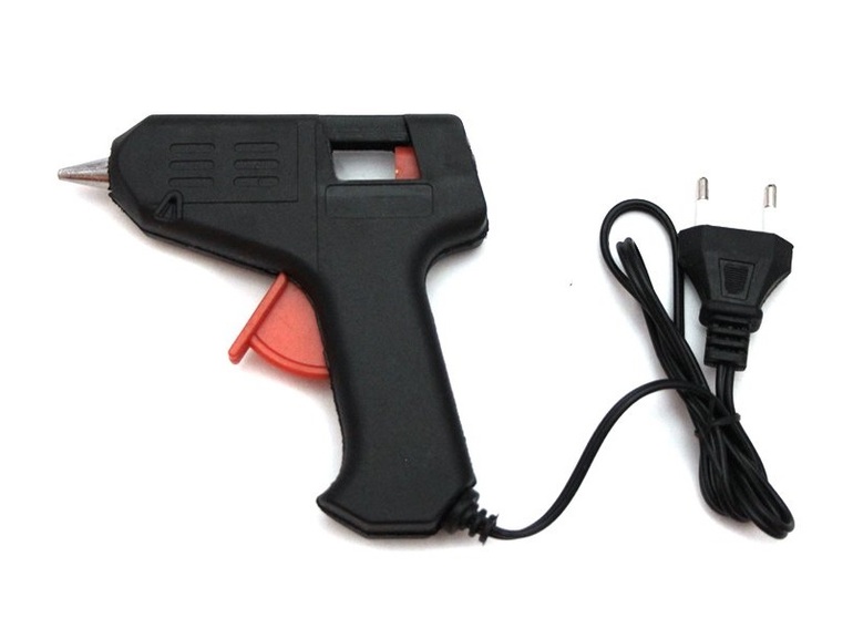 Термоклеевой пистолет и клей