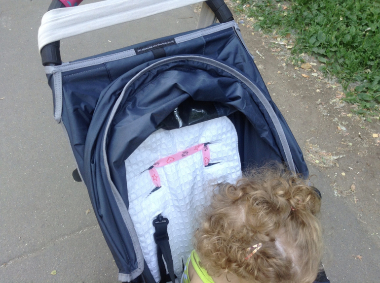 Как зафиксировать матрасик на спинке