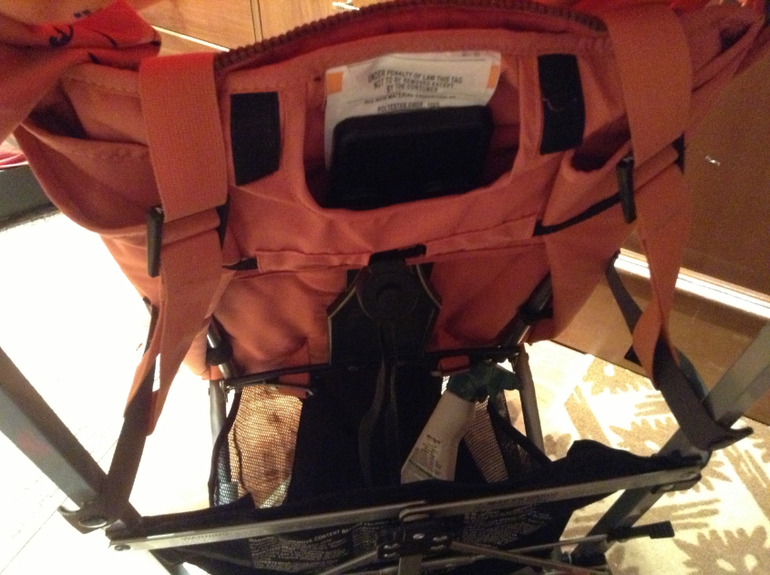 Правильно закрепить матрасик Макларен на коляске.