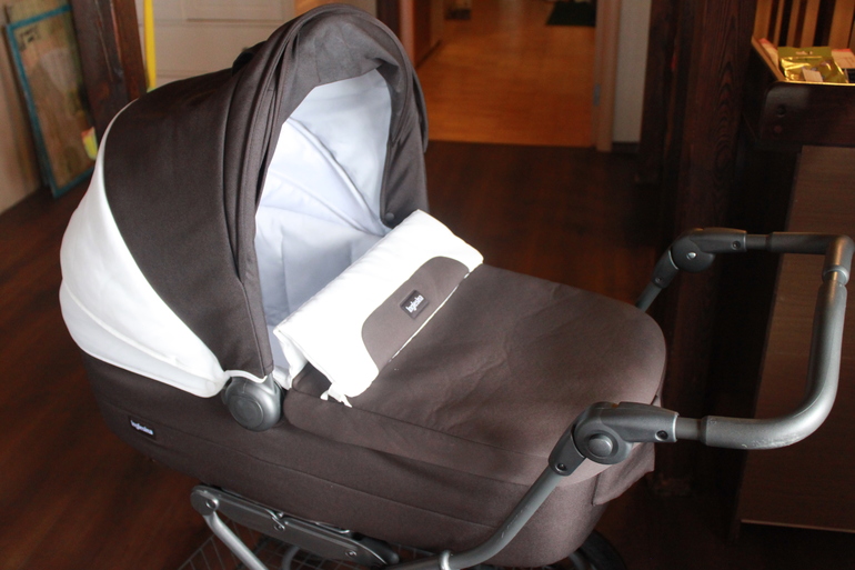 Продаю коляску Inglesina Sofia sport (шасси Ergo Bike) + подарок