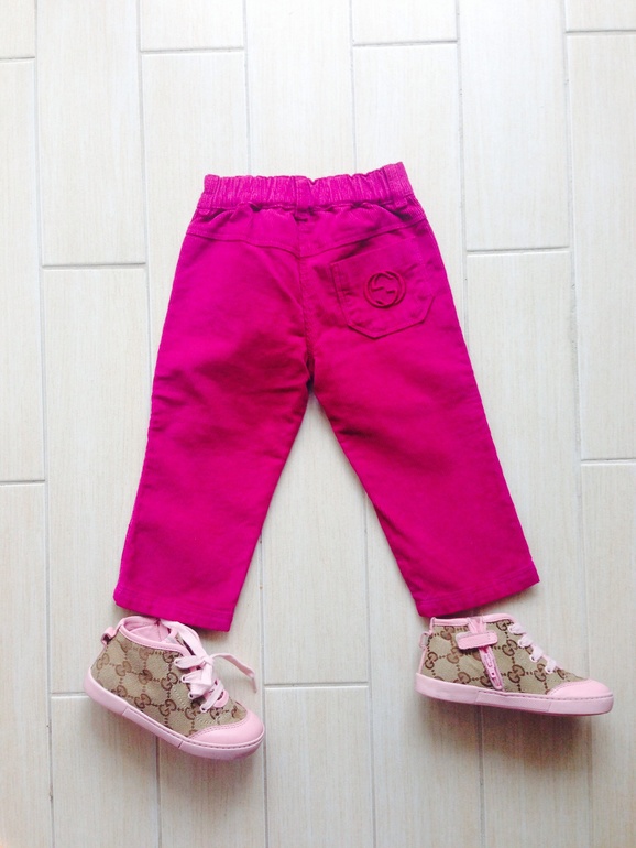 Gucci!!! Брючки вельветовые 12 мес 2900, футболочка с сумочкой 12 мес 2400