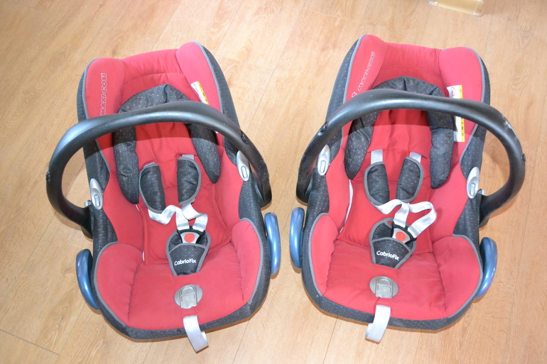 Продам автокресла Maxi Cosi Cabrio Fix (0 - 9 мес)