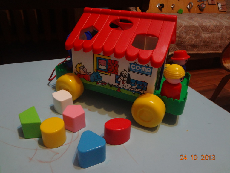 Домик на колесах - радость годовасику!