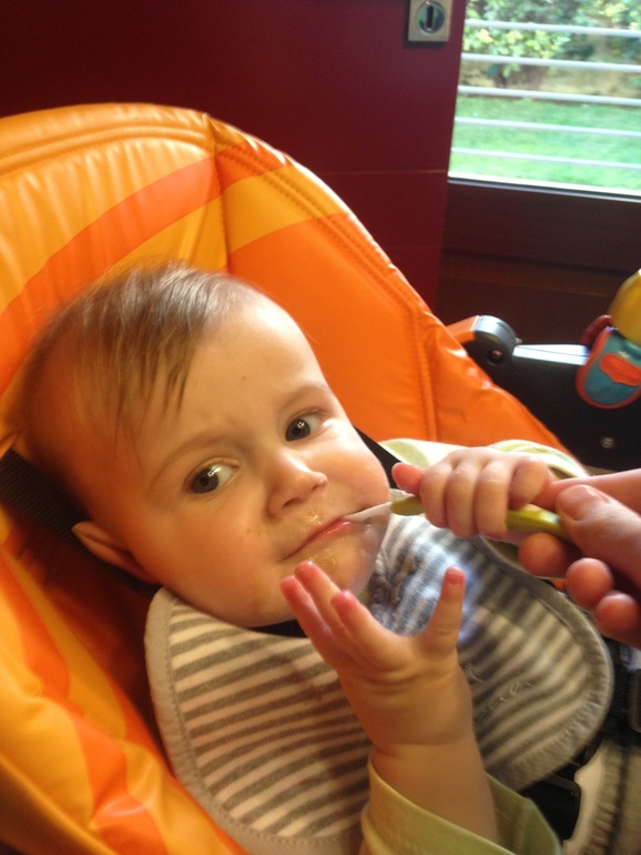 Вот и мы начали прикорм) Мануэлю очень очень вкусно!