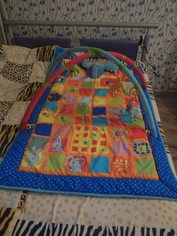 Развивающий коврик Taf Toys и Ходунки в подарок