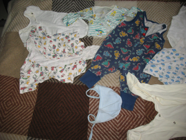 Отдам даром 3 пакета вещей б\у,передар,мы не пользовались.фото