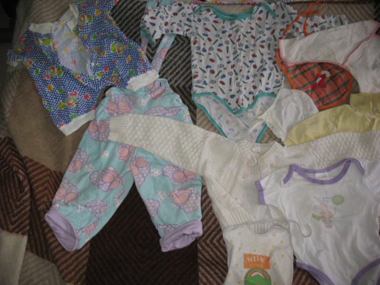 Отдам даром 3 пакета вещей б\у,передар,мы не пользовались.фото