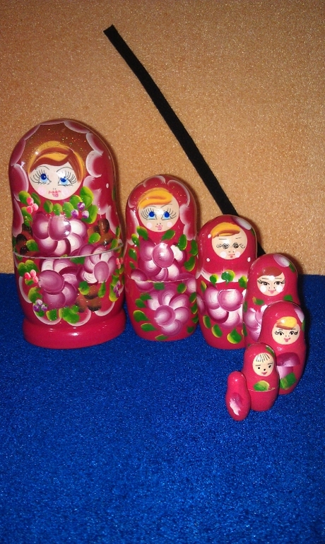 Много игрушек для малышей