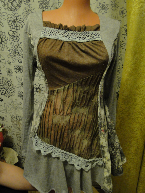 На девушку 12-17 лет или мамочку 42 размера новая и бу