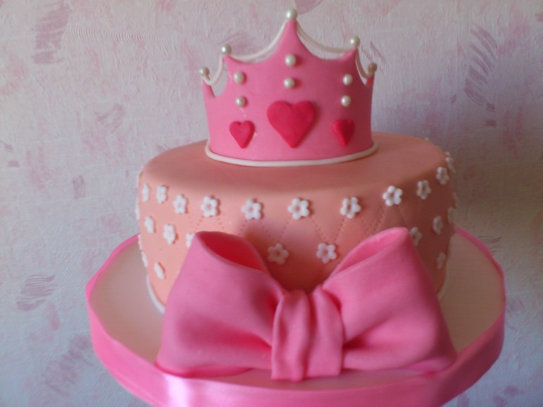 Торт с короной для девочки из мастики фото