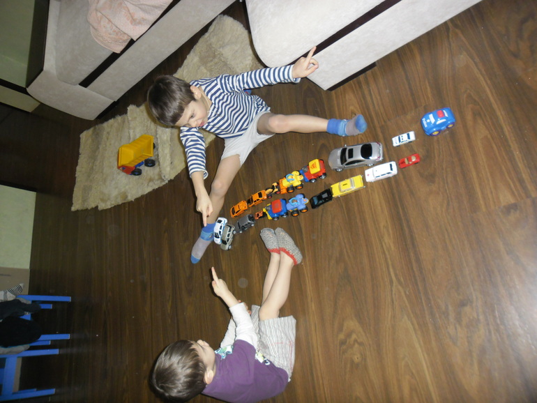 Home, sweet home. 4 марта. Под ногами