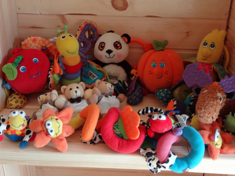 Много б/у игрушек