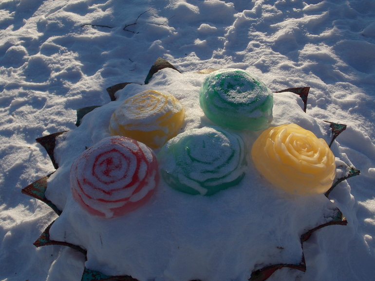 Шарики изо льда. Ледяные фигурки для детского сада. Ледяные украшения. Цветной лед. Ледяные украшения для детского сада.