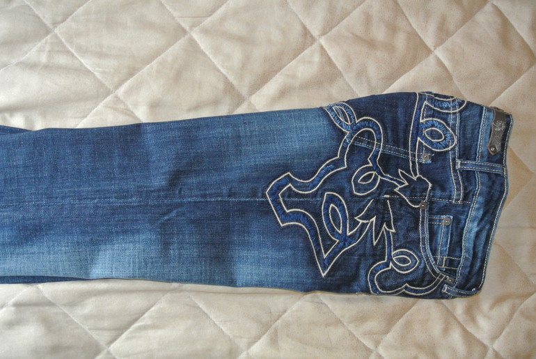 Продам джинсы фирмы Taya