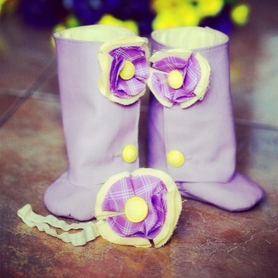 Сапожки на маленькие ножки))