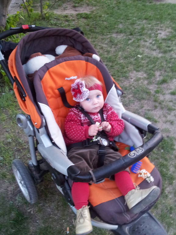 Мы гуляем! Черемуха цветет...