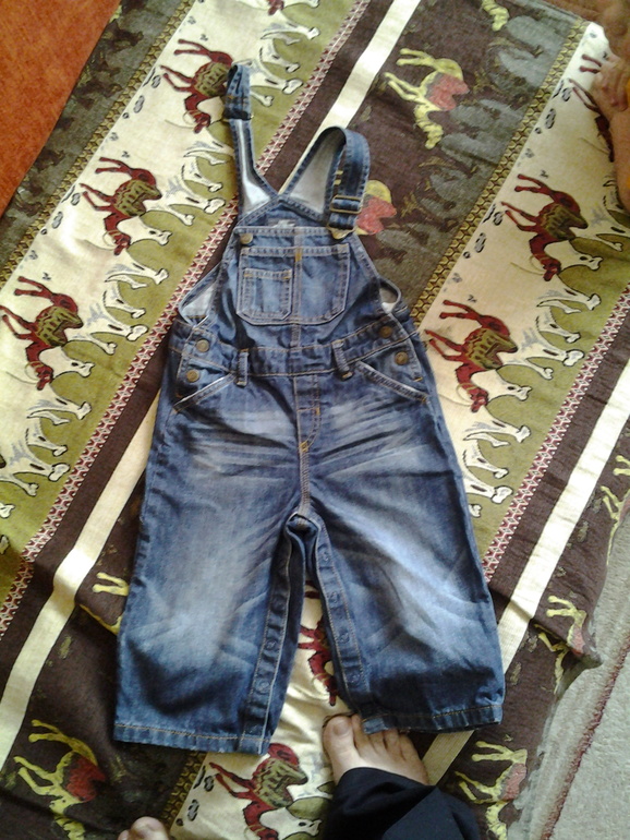 продам джинсовый комбинезон р86