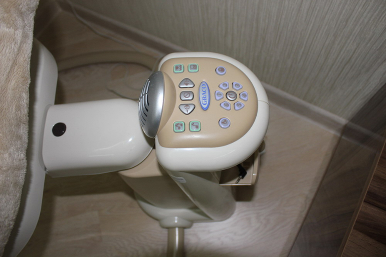 Многофункциональный укачивающий центр Graco Sweetpeace