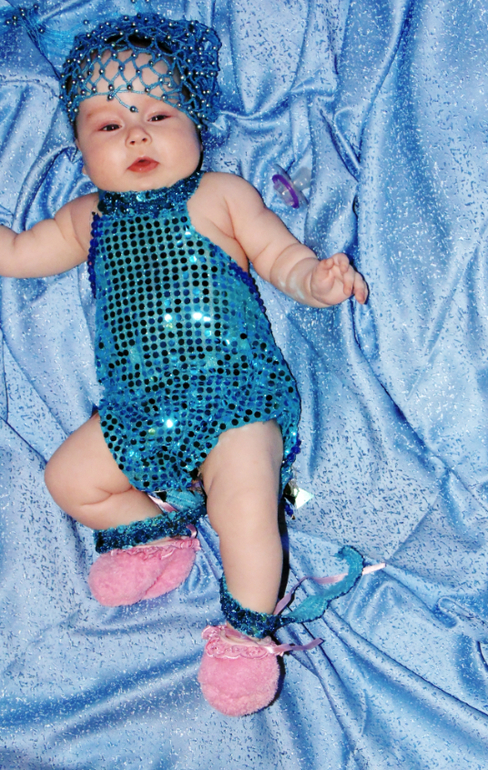 Просто)Делать мамке было не чего)