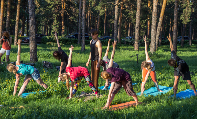 Йога в парке. Продолжение.
