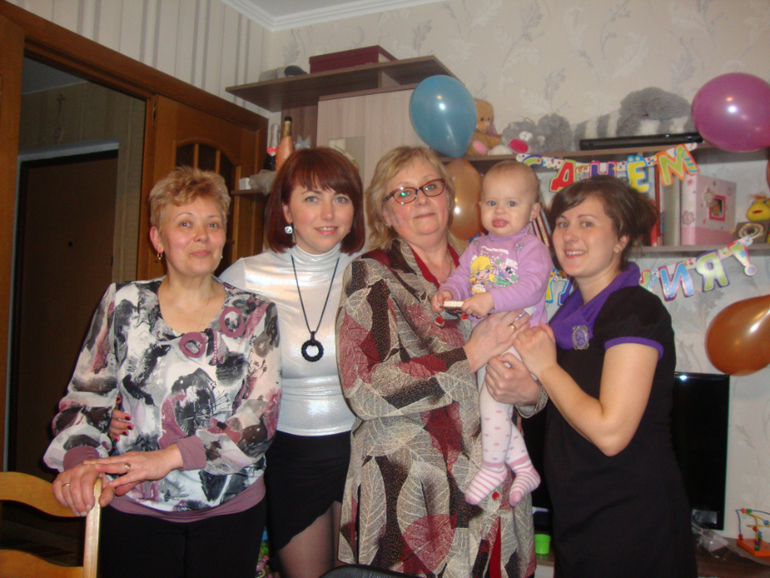 Вот и исполнился нам годик)))