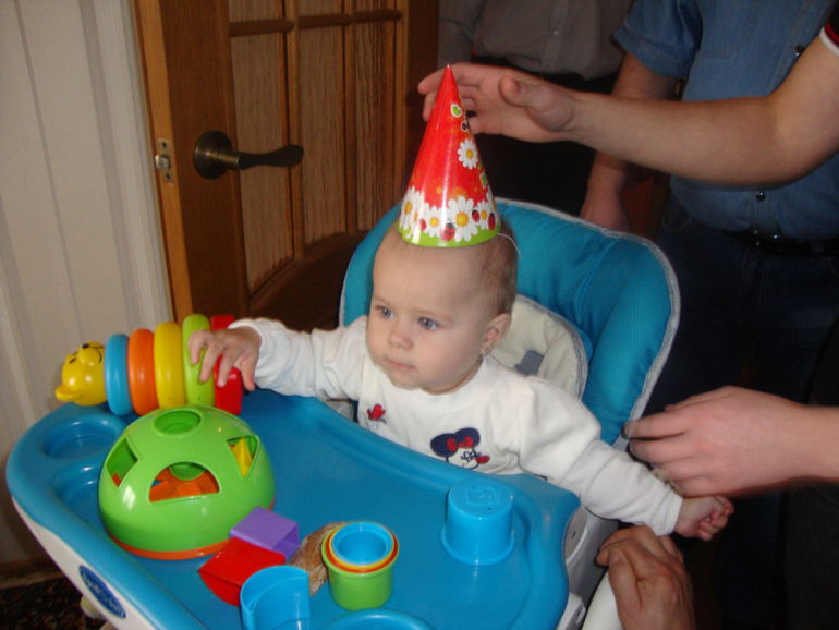 Вот и исполнился нам годик)))