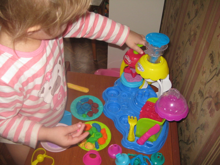 Фабрика пирожных от Play-Doh
