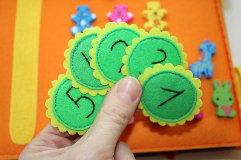 Развивающая книжка.