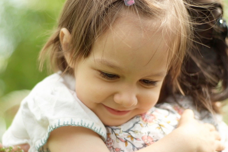 Как отучить ребёнка от рук?