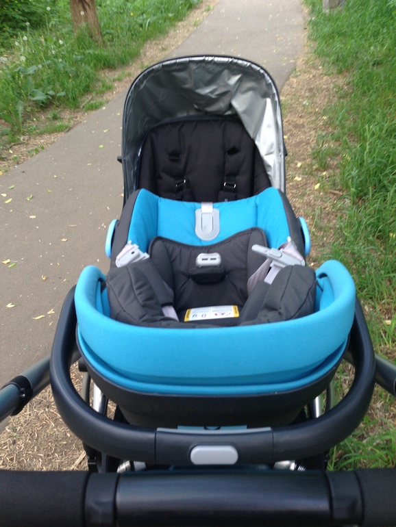 Автокресло UPPAbaby MESA. Теперь у нас целый комплект.