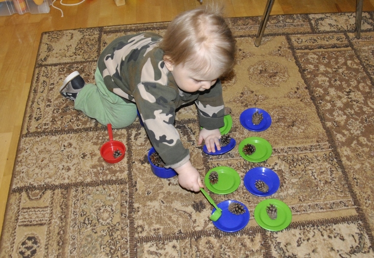 Тематическая неделя под кодовым названием «Мишка косолапый по лесу идет... шишки собирает, песенки поет...»)) День первый. Шишка.