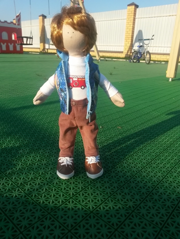 Лошадка Синтия и кукла мальчик Эрнест.