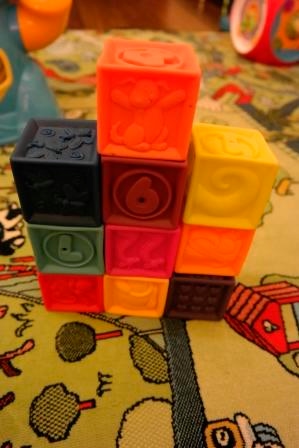 наши любые игрушки с 0 до 11 месяцев))