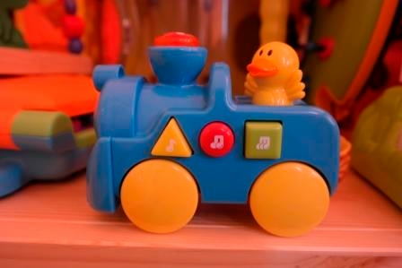 наши любые игрушки с 0 до 11 месяцев))