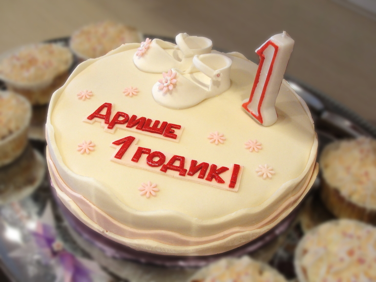 Торт с пинетками